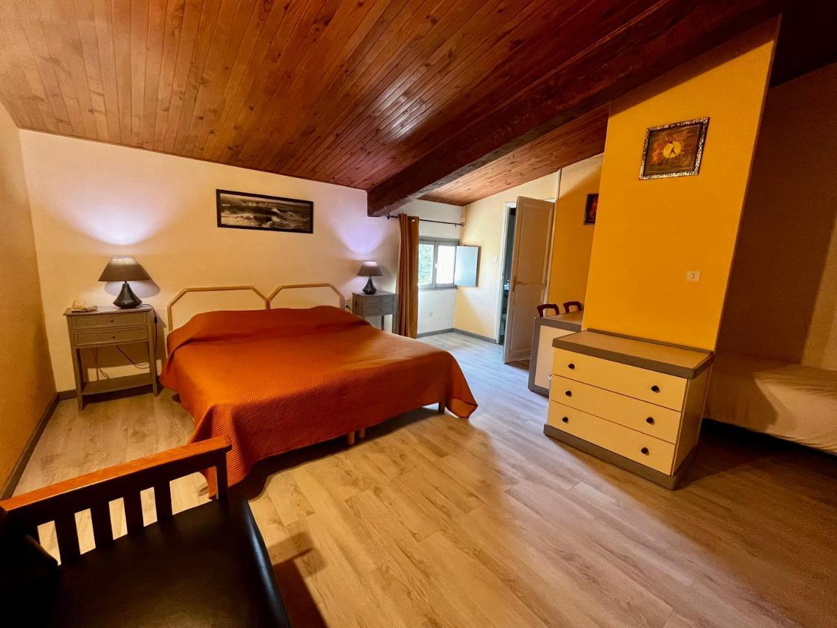 Hotel Mas De L'Espaire Les Vans Bagian luar foto